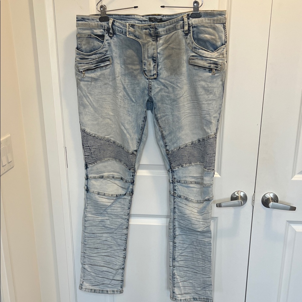 Men's Distressed Gray Skinny Jeans
